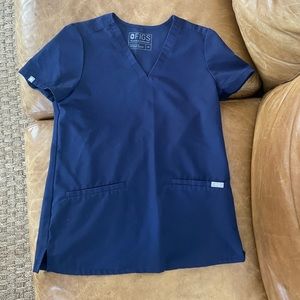 Figs Casma™ Three-Pocket Scrub Top size XS